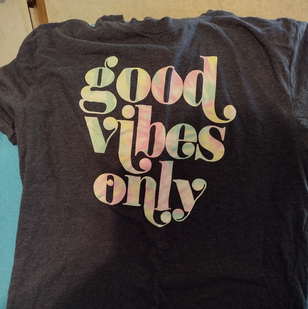 T shirt good vibe